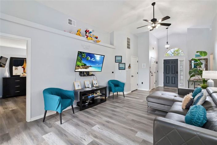 Image No.8-4 Bed House for sale