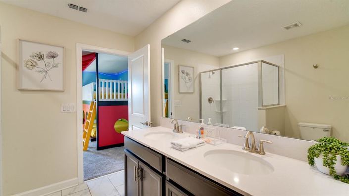 Image No.27-7 Bed Property for sale