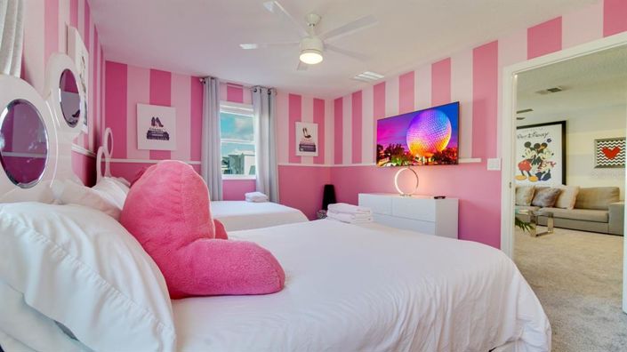 Image No.32-7 Bed Property for sale