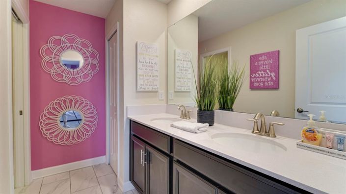 Image No.35-7 Bed House for sale