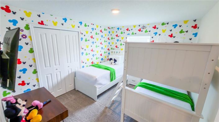 Image No.17-5 Bed Townhouse for sale