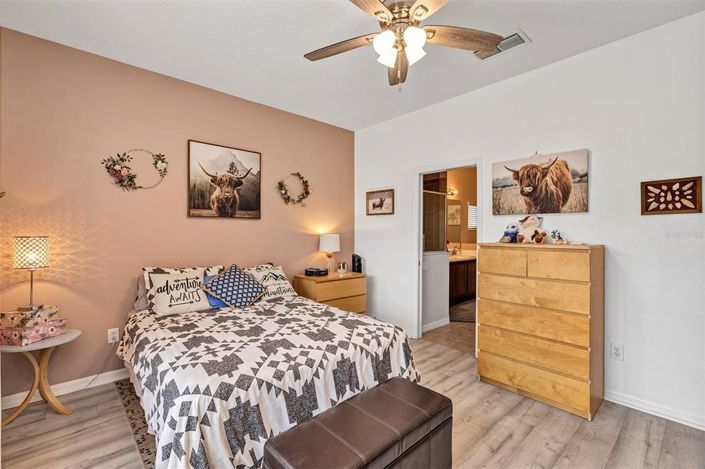 Image No.16-4 Bed House for sale