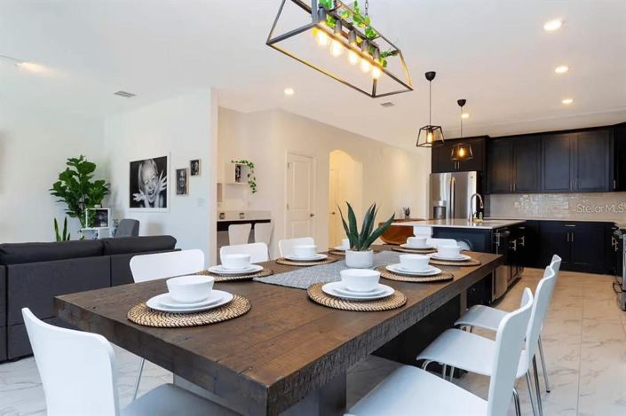 Image No.5-6 Bed House for sale