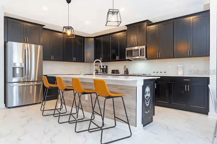 Image No.6-6 Bed Property for sale