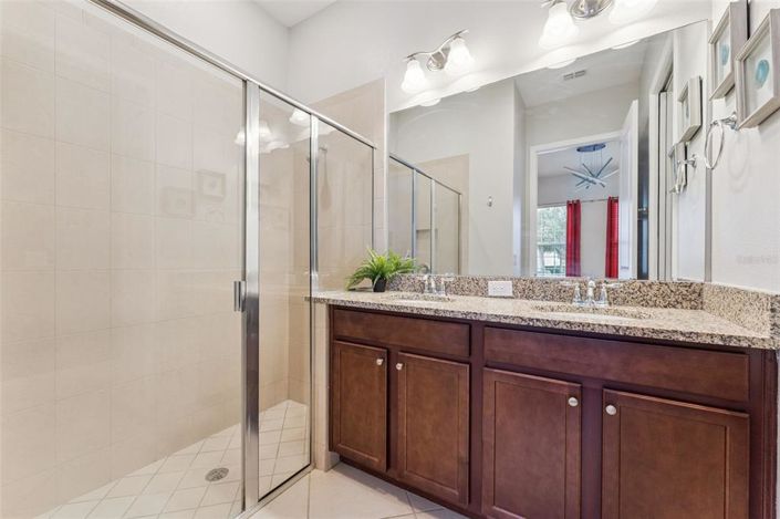 Image No.20-5 Bed Townhouse for sale