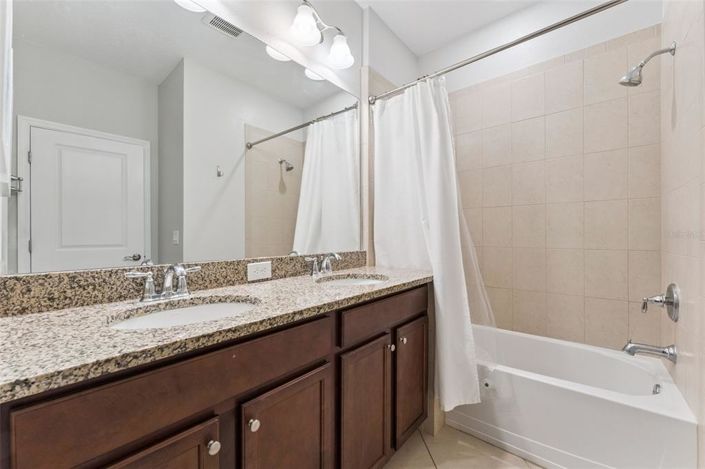 Image No.22-5 Bed Townhouse for sale