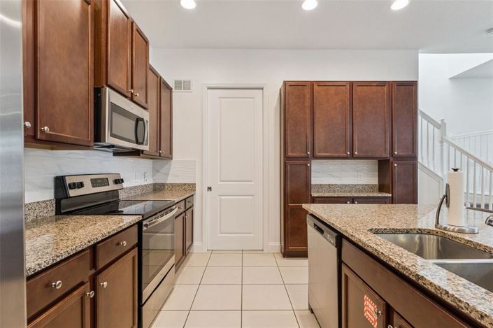 Image No.9-5 Bed Townhouse for sale