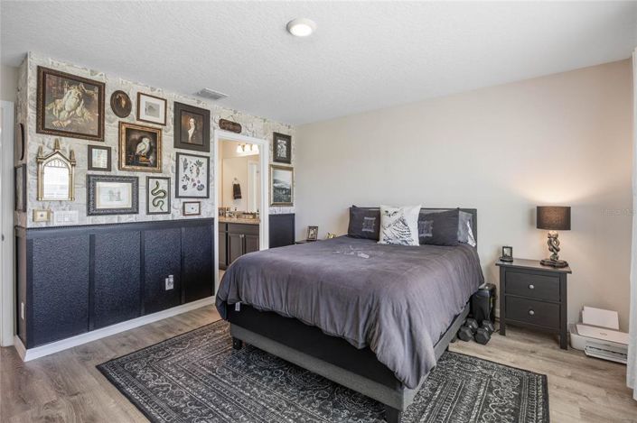 Image No.20-4 Bed Property for sale