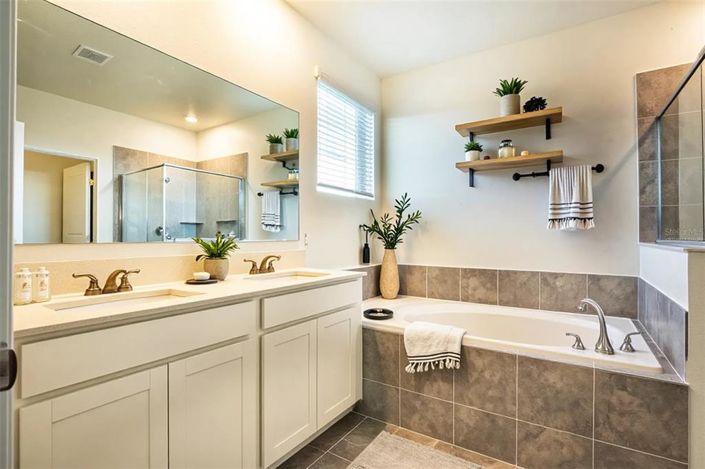 Image No.15-4 Bed Townhouse for sale