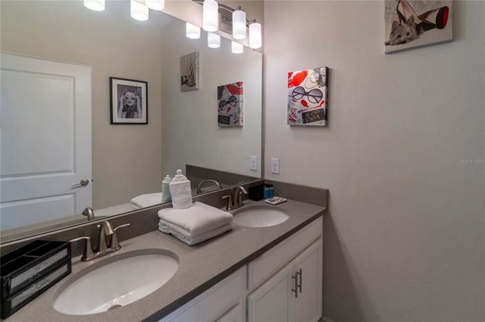 Image No.8-5 Bed Townhouse for sale