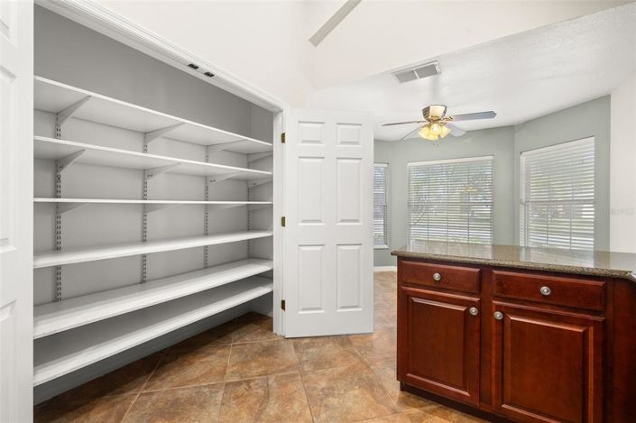 Image No.19-4 Bed House for sale