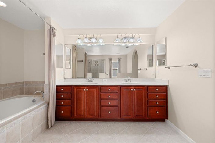 Image No.33-4 Bed House for sale