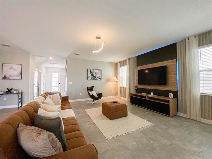 Image No.6-6 Bed Property for sale