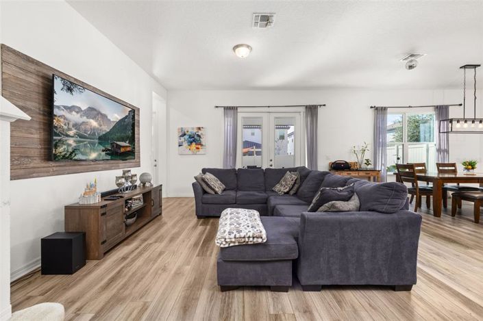 Image No.10-5 Bed House for sale