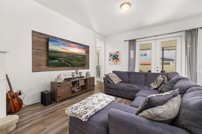 Image No.11-5 Bed House for sale