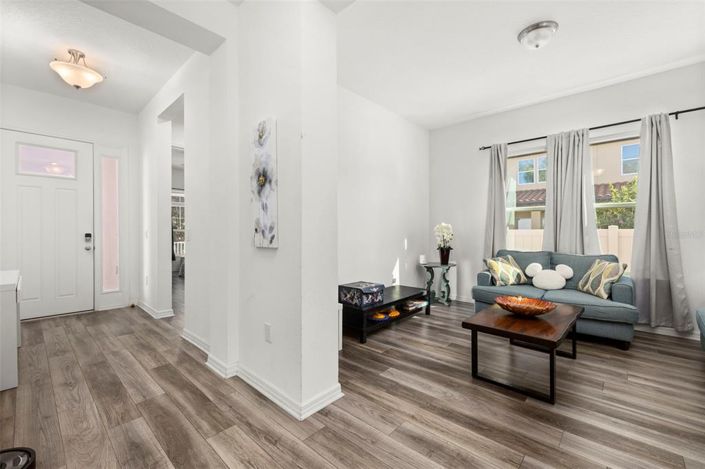 Image No.8-5 Bed House for sale