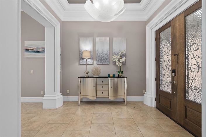 Image No.10-8 Bed House for sale