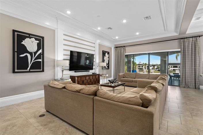 Image No.25-8 Bed House for sale