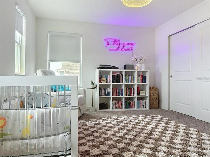 Image No.17-5 Bed House for sale