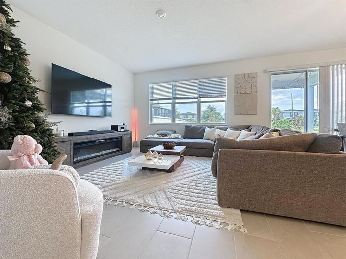 Image No.4-5 Bed Property for sale