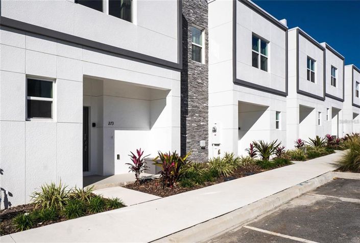 Image No.2-5 Bed Townhouse for sale