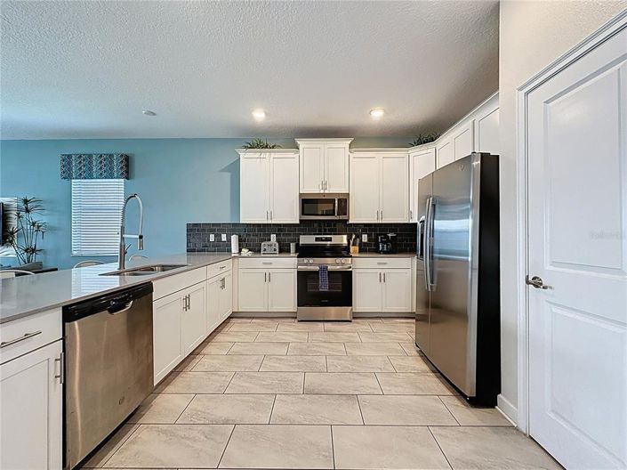 Image No.10-8 Bed Property for sale