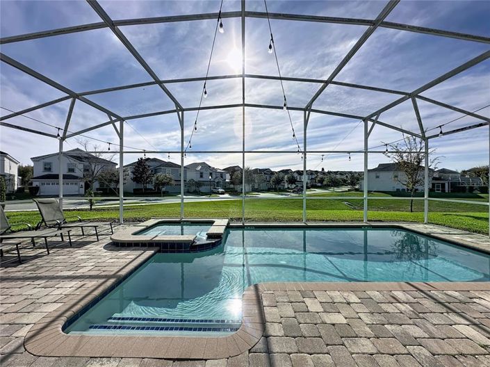 Image No.2-8 Bed Property for sale