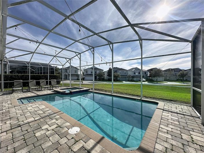 Image No.21-8 Bed House for sale