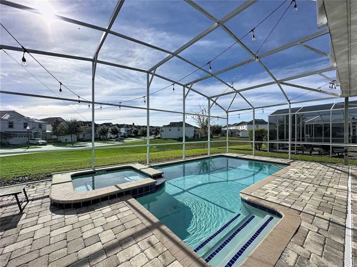 Image No.24-8 Bed House for sale