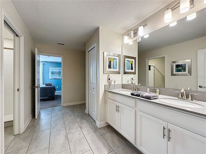 Image No.30-8 Bed House for sale