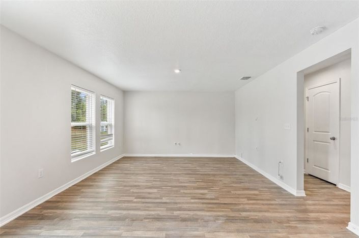 Image No.10-Propriété de 4 chambres à vendre à États-Unis