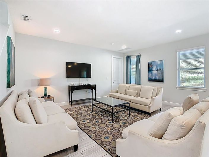 Image No.15-8 Bed Property for sale