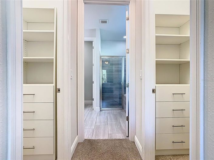 Image No.20-8 Bed Property for sale