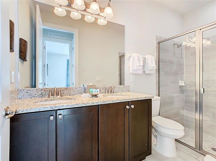 Image No.33-8 Bed Property for sale