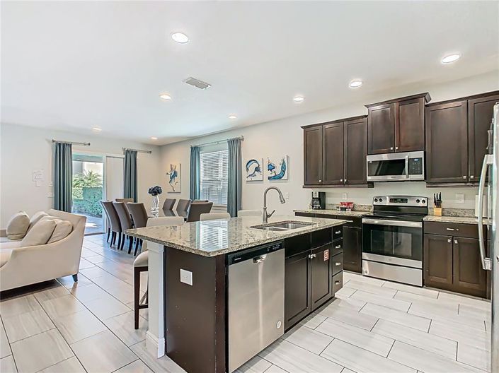 Image No.4-8 Bed House for sale