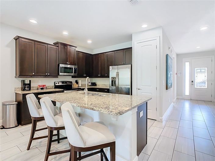 Image No.5-8 Bed House for sale