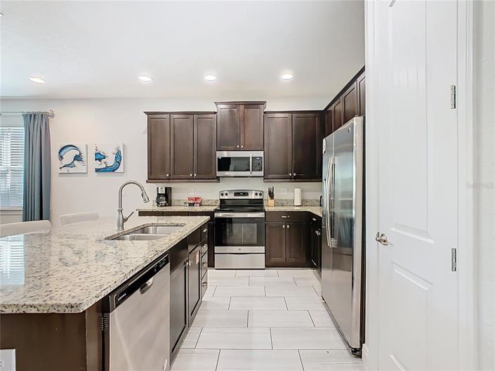 Image No.6-8 Bed House for sale