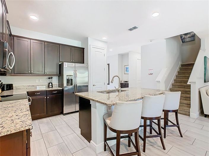 Image No.7-8 Bed House for sale