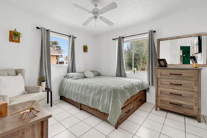 Image No.10-3 Bed Property for sale