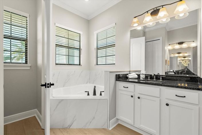 Image No.42-5 Bed Property for sale