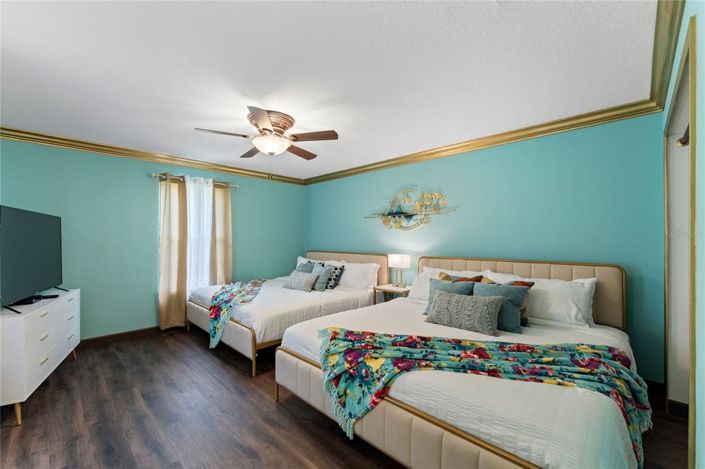 Image No.27-5 Bed Property for sale