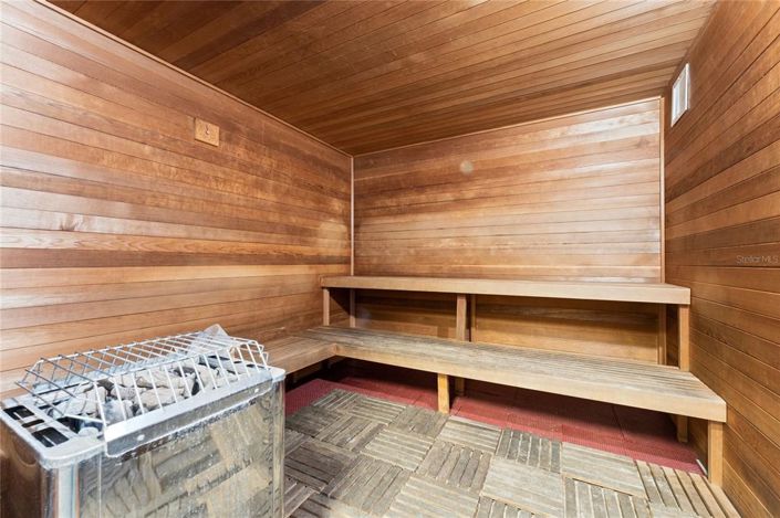 Image No.40-5 Bed Property for sale