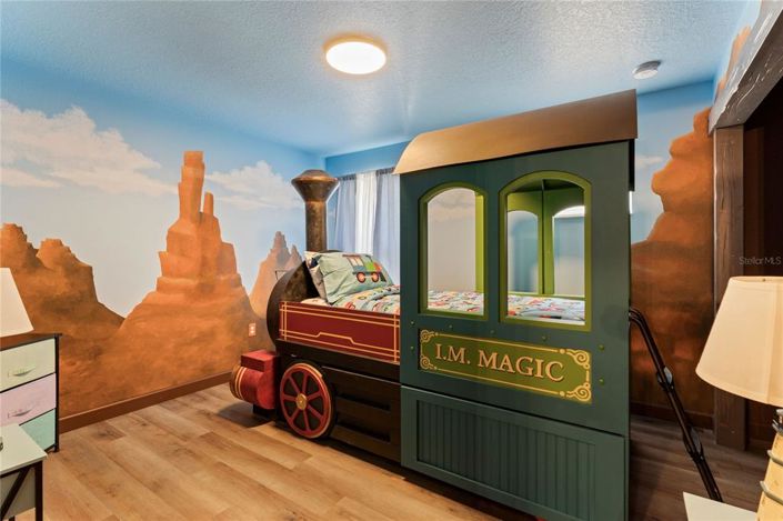 Image No.8-5 Bed Property for sale