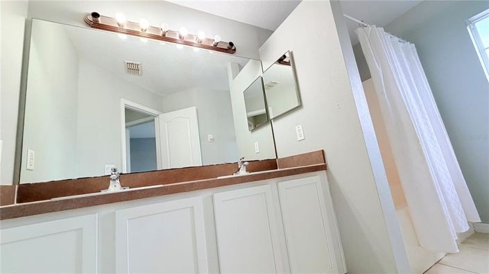 Image No.12-Propriété de 4 chambres à vendre à États-Unis