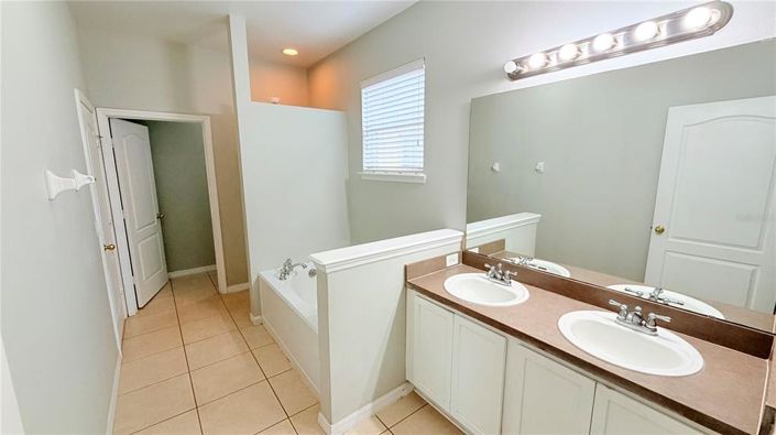 Image No.7-Propriété de 4 chambres à vendre à États-Unis