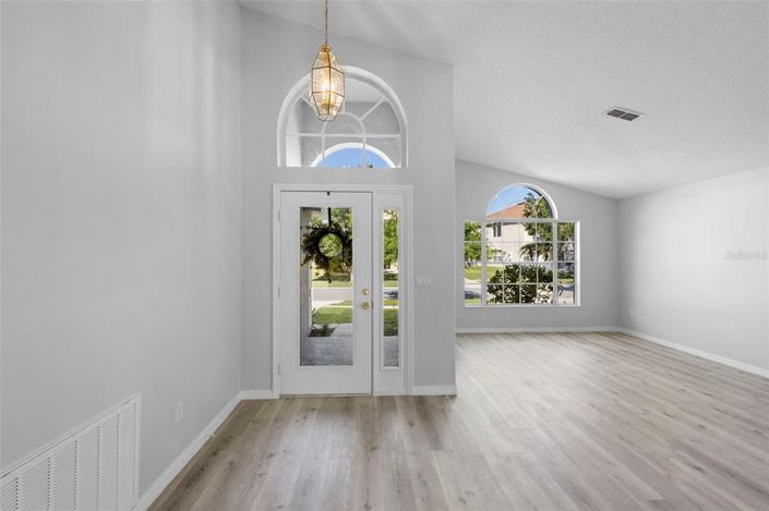 Image No.2-Propriété de 4 chambres à vendre à Kissimmee