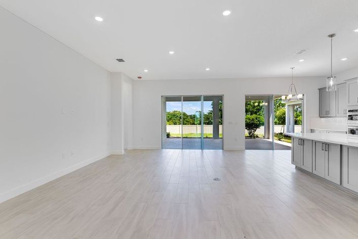 Image No.10-3 Bed Property for sale