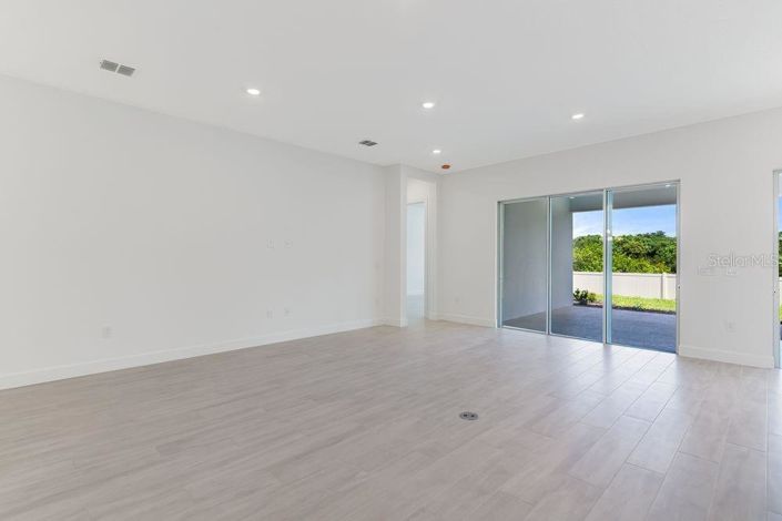 Image No.11-3 Bed Property for sale