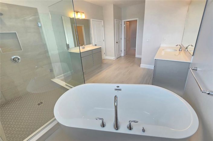 Image No.22-5 Bed Property for sale