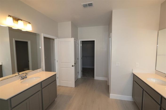 Image No.40-5 Bed Property for sale